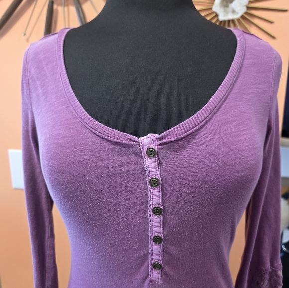 Elena Henley Vintage Arizona S Purple Long Sleeve Tee Fitted Lace Cuff Top TVD - Picture 5 of 16